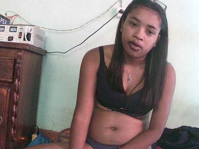 TriciaBella live cam on BongaCams