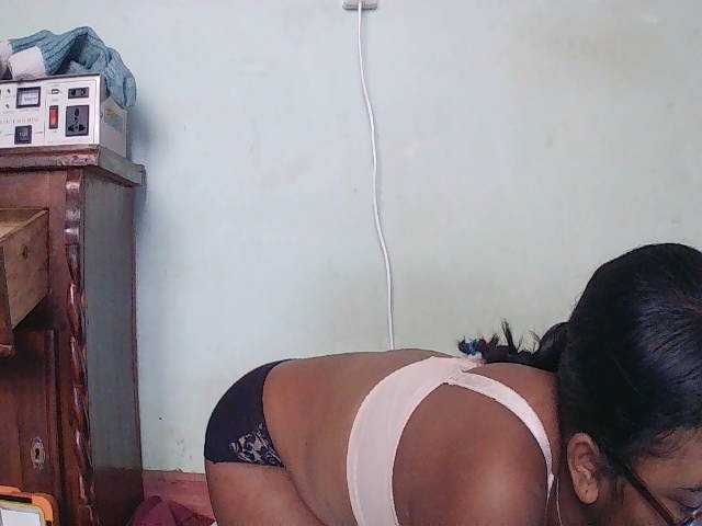 TriciaBella live cam on BongaCams