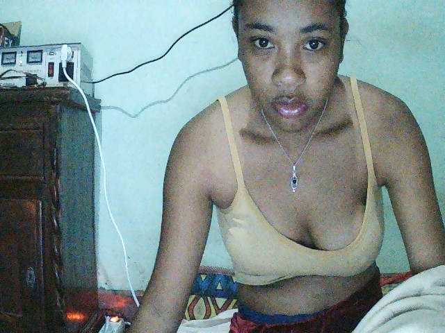 TriciaBella live cam on BongaCams