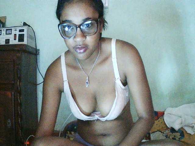 TriciaBella live cam on BongaCams
