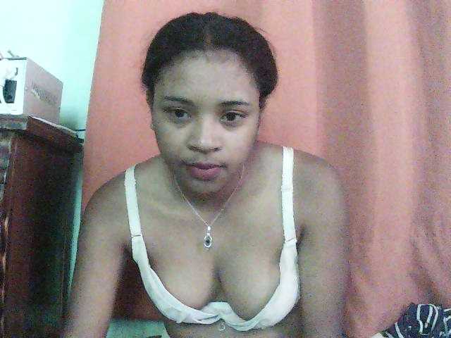 TriciaBella live cam on BongaCams