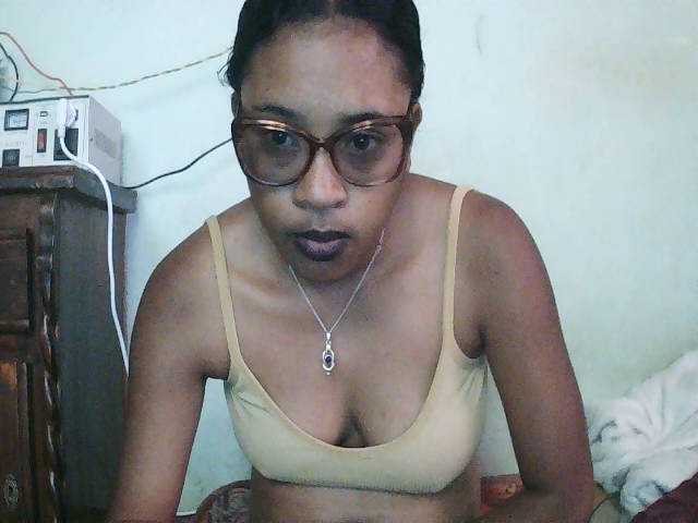 TriciaBella live cam on BongaCams