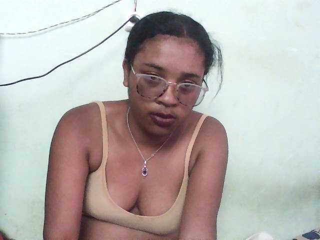 TriciaBella, en directo ahora en BongaCams
