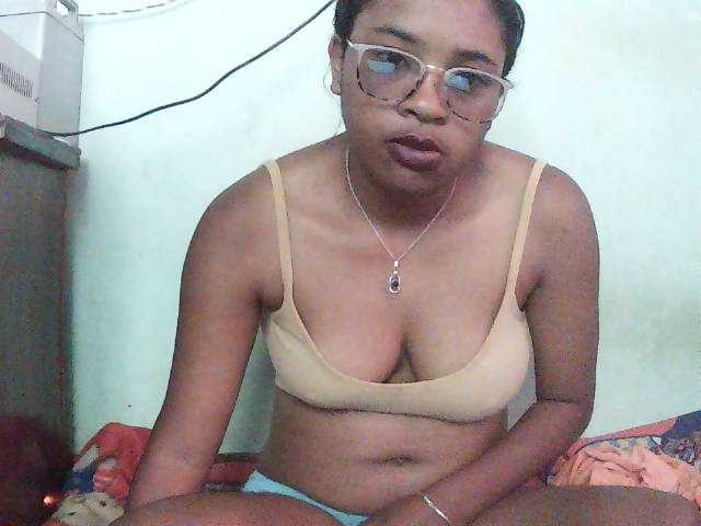 TriciaBella, en directo ahora en BongaCams
