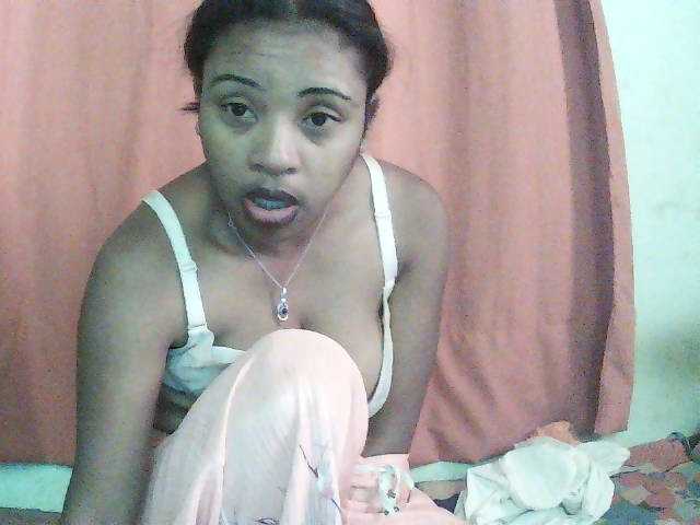 TriciaBella live cam on BongaCams