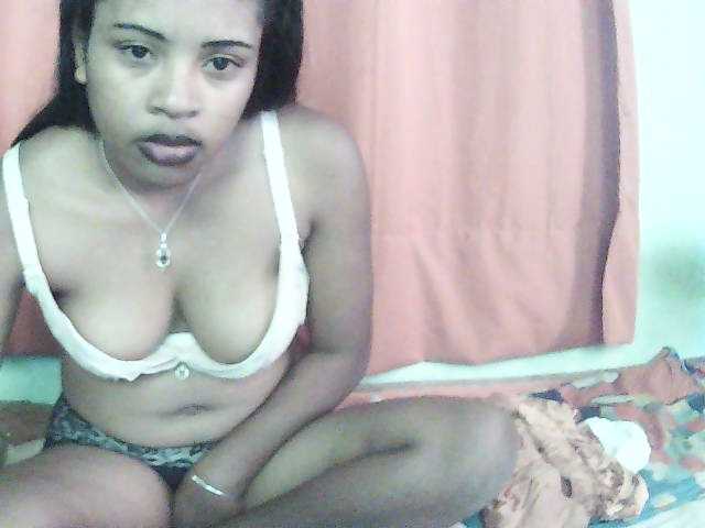 TriciaBella live cam on BongaCams