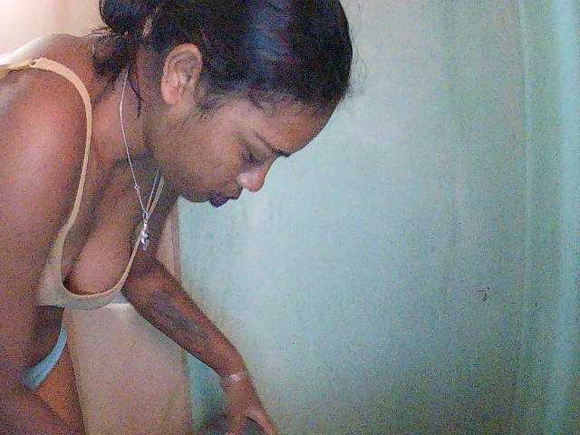 TriciaBella live cam on BongaCams