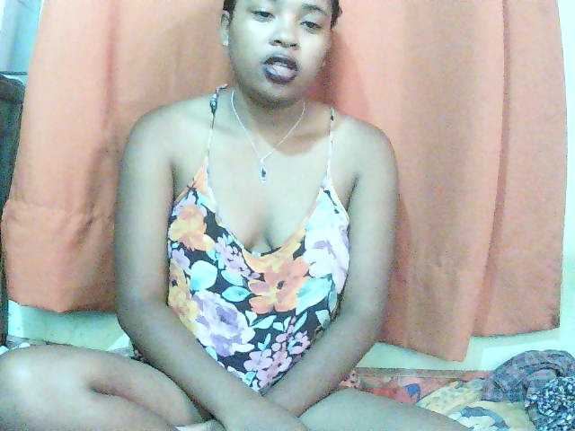 TriciaBella live cam on BongaCams