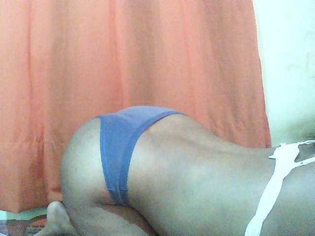 TriciaBella — live female cam