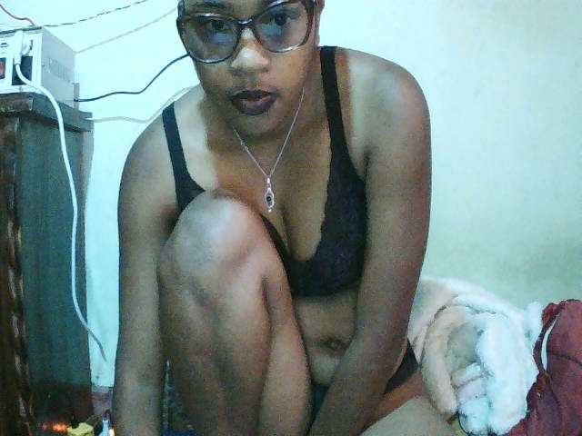 TriciaBella live cam on BongaCams