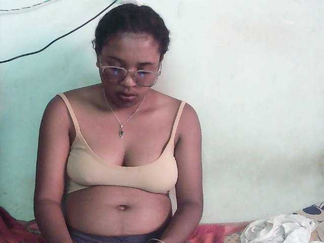 TriciaBella, en directo ahora en BongaCams