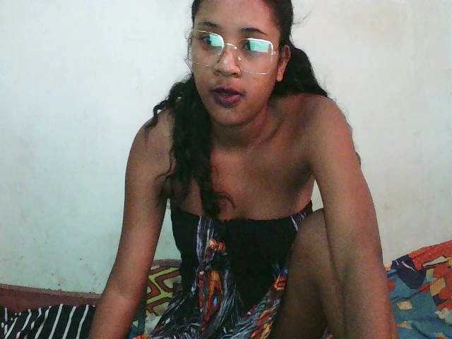 TriciaBella's BongaCams show and profile