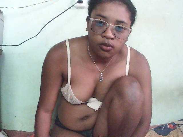 TriciaBella live cam on BongaCams