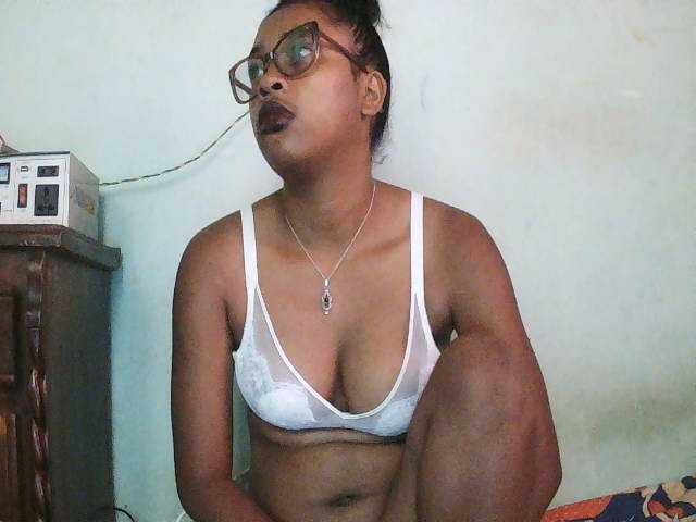 TriciaBella live cam on BongaCams