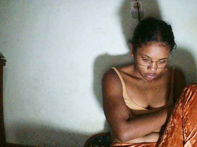 TriciaBella's BongaCams show and profile