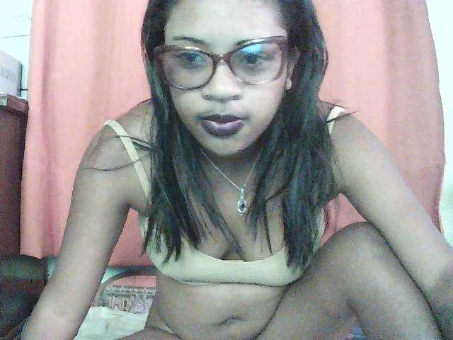 TriciaBella live cam on BongaCams