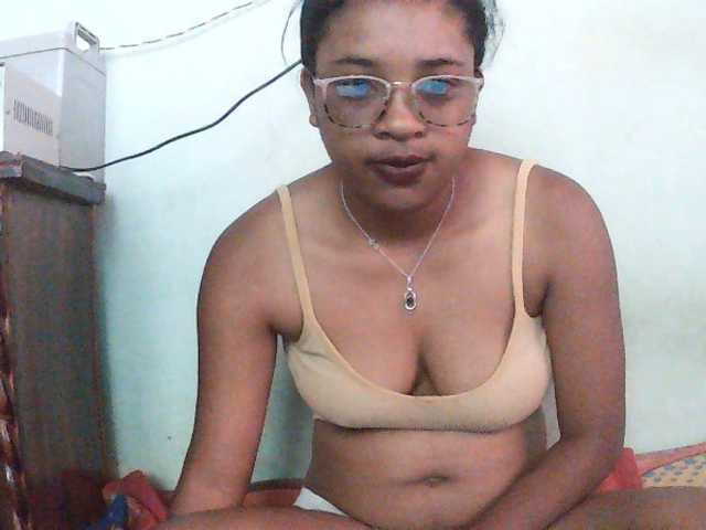 TriciaBella, en directo ahora en BongaCams