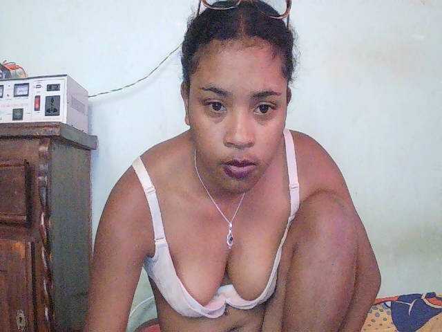 TriciaBella live cam on BongaCams