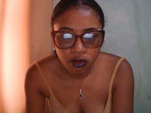 TriciaBella live cam on BongaCams