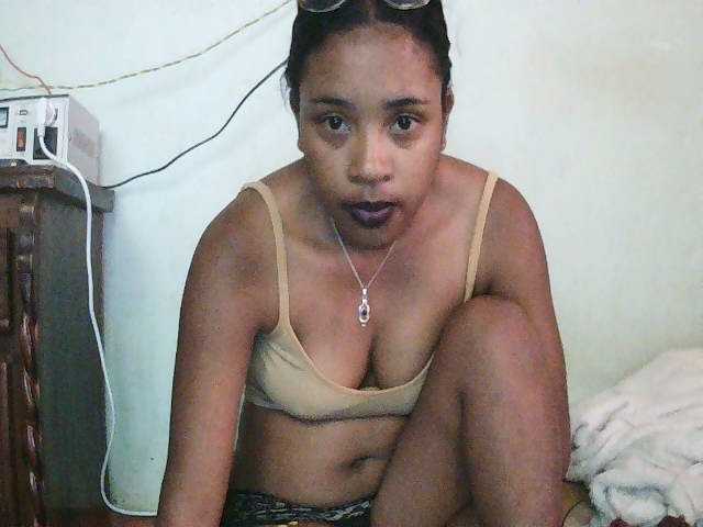TriciaBella live cam on BongaCams