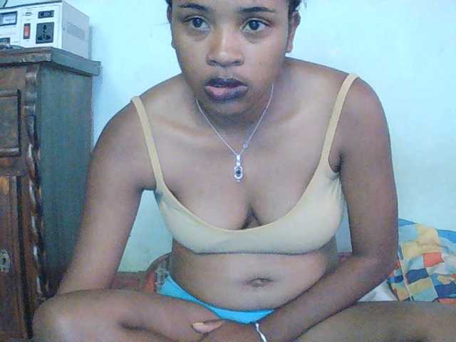 TriciaBella live cam on BongaCams