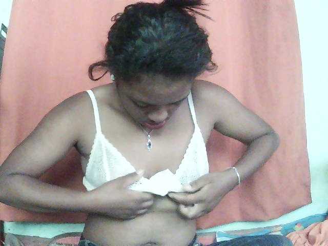 TriciaBella live cam on BongaCams