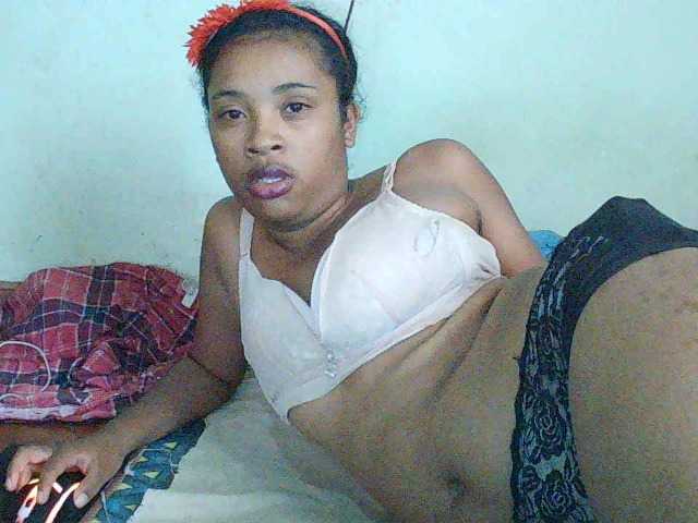 TriciaBella's BongaCams show and profile