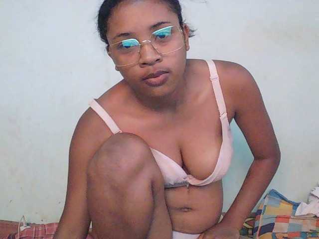 TriciaBella's BongaCams show and profile