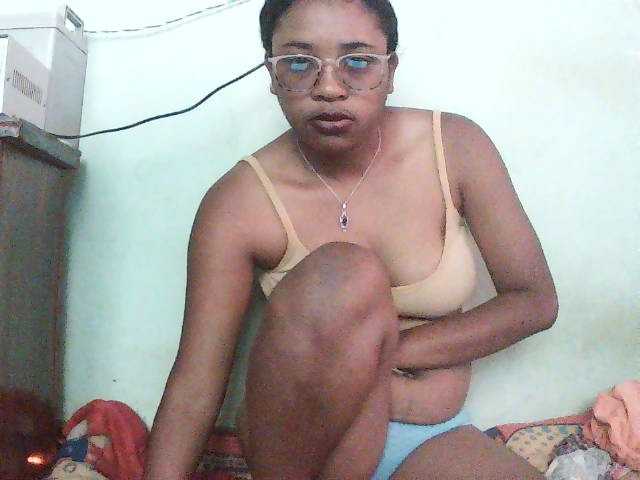 TriciaBella, live now on BongaCams