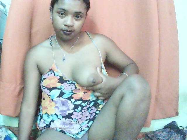 TriciaBella live cam on BongaCams