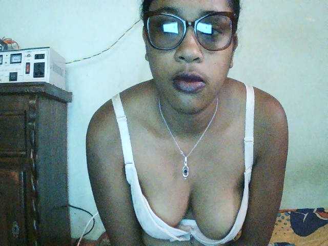 TriciaBella live cam on BongaCams