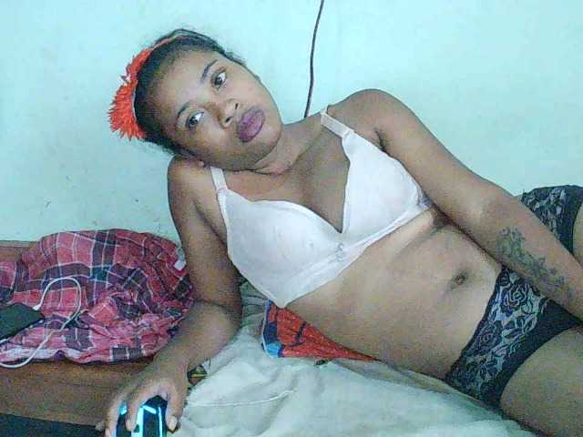 TriciaBella's BongaCams show and profile