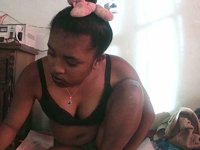TriciaBella live cam on BongaCams