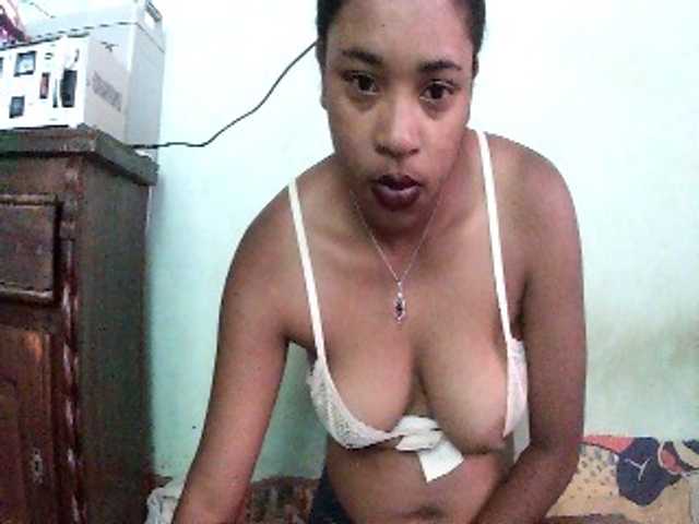 TriciaBella live cam on BongaCams