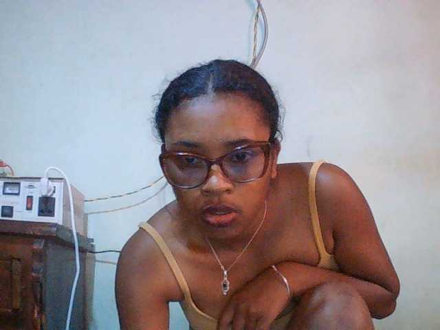 TriciaBella live cam on BongaCams