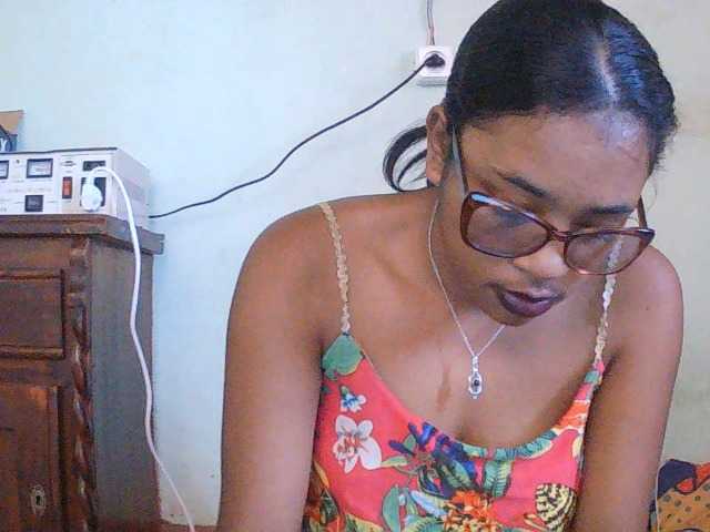 TriciaBella live cam on BongaCams