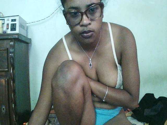 TriciaBella live cam on BongaCams