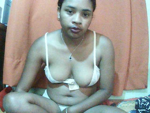 TriciaBella live cam preview