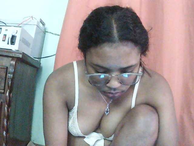 TriciaBella live cam on BongaCams