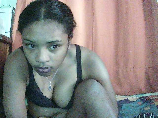 TriciaBella live cam on BongaCams