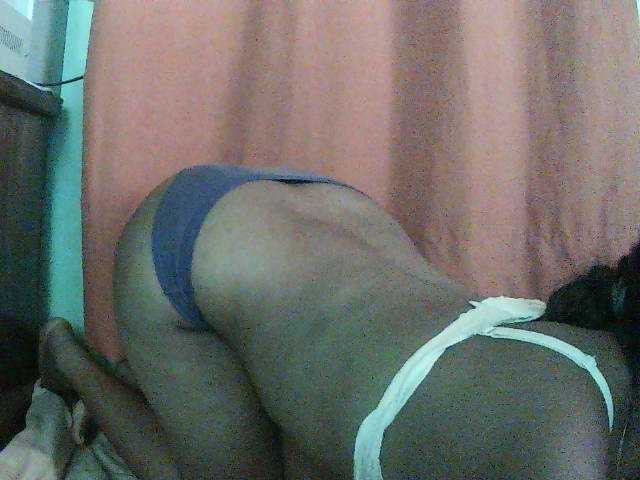 TriciaBella — live female cam
