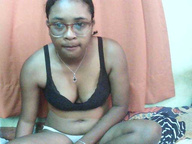 TriciaBella live cam on BongaCams