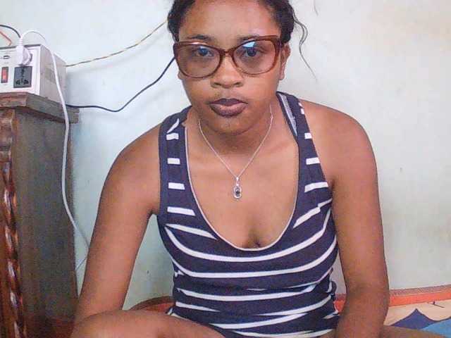 TriciaBella live webcam show