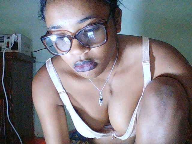 TriciaBella live cam on BongaCams