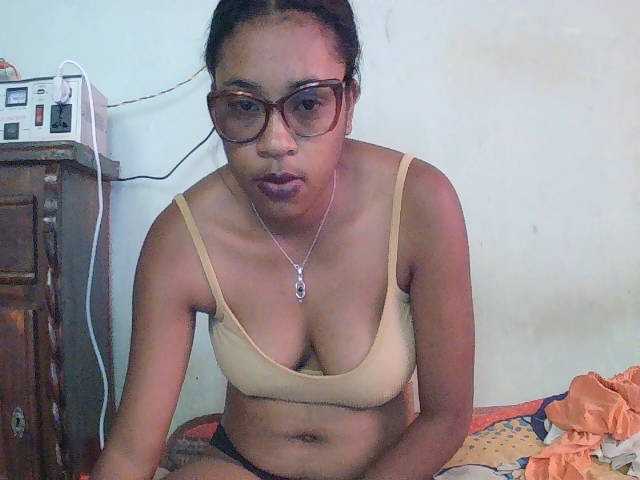 TriciaBella live cam on BongaCams