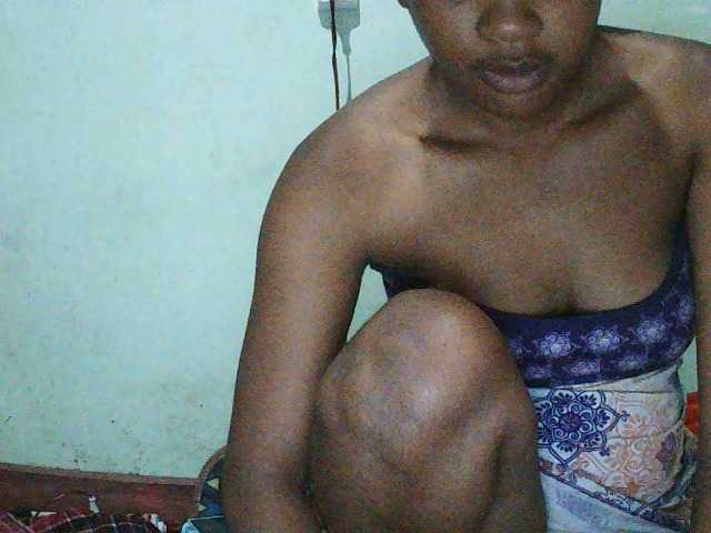 TriciaBella's BongaCams show and profile