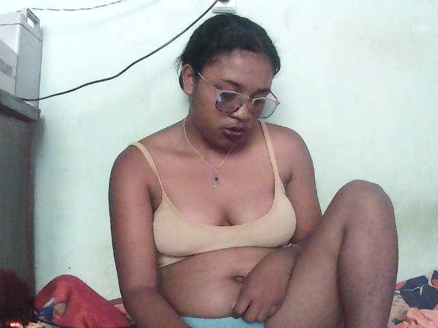 TriciaBella, en directo ahora en BongaCams