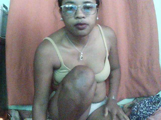 TriciaBella live cam on BongaCams