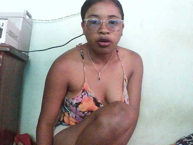 TriciaBella live cam on BongaCams