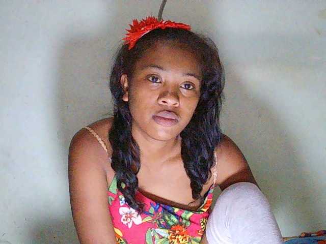 TriciaBella's BongaCams show and profile